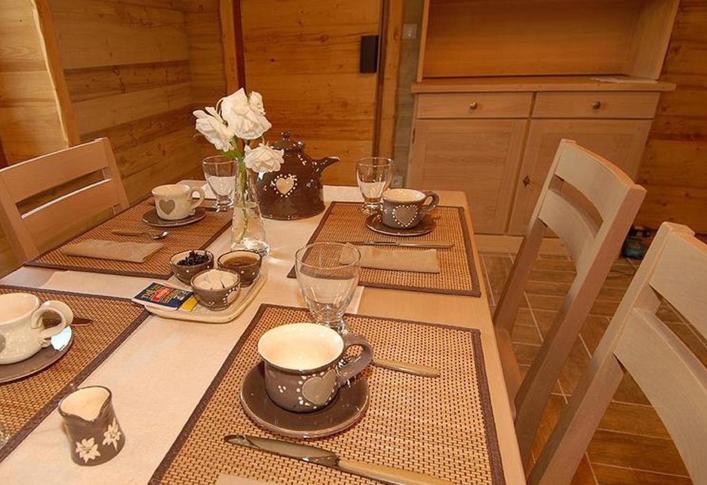 Chalet La Ferme De Noemie Mercury-Gémilly Eksteriør billede